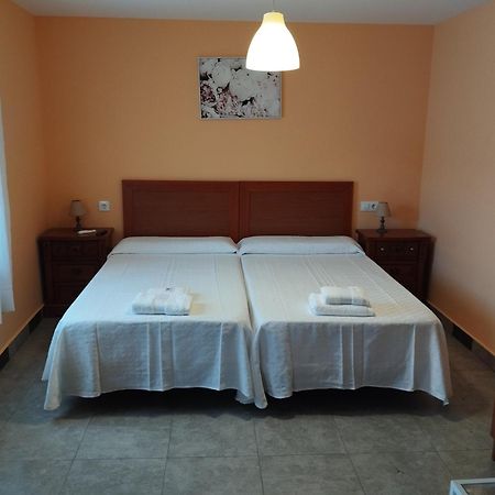 Hostal Bordillas Pomaluengo ภายนอก รูปภาพ