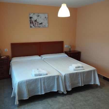Hostal Bordillas Pomaluengo ภายนอก รูปภาพ