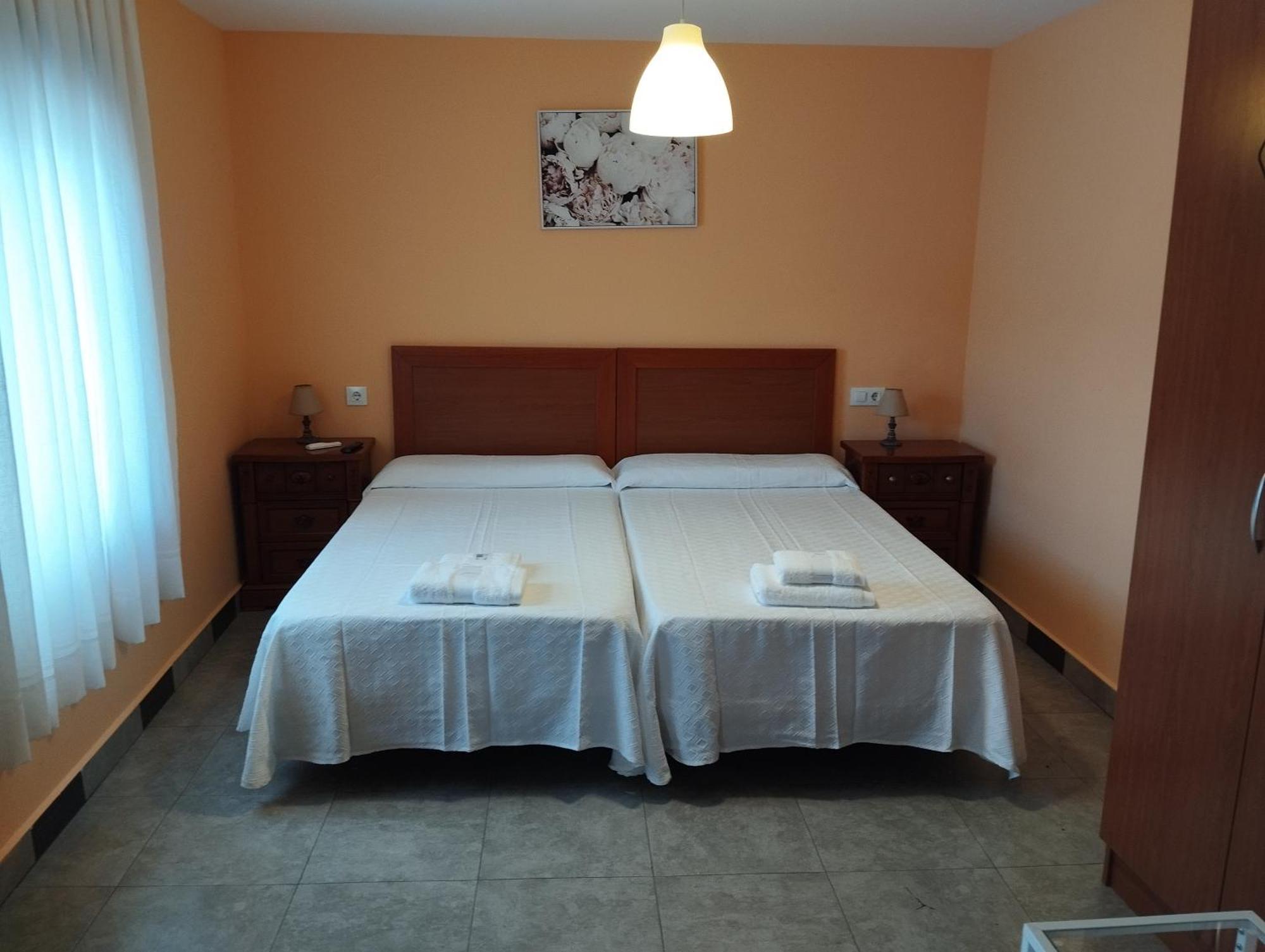Hostal Bordillas Pomaluengo ภายนอก รูปภาพ