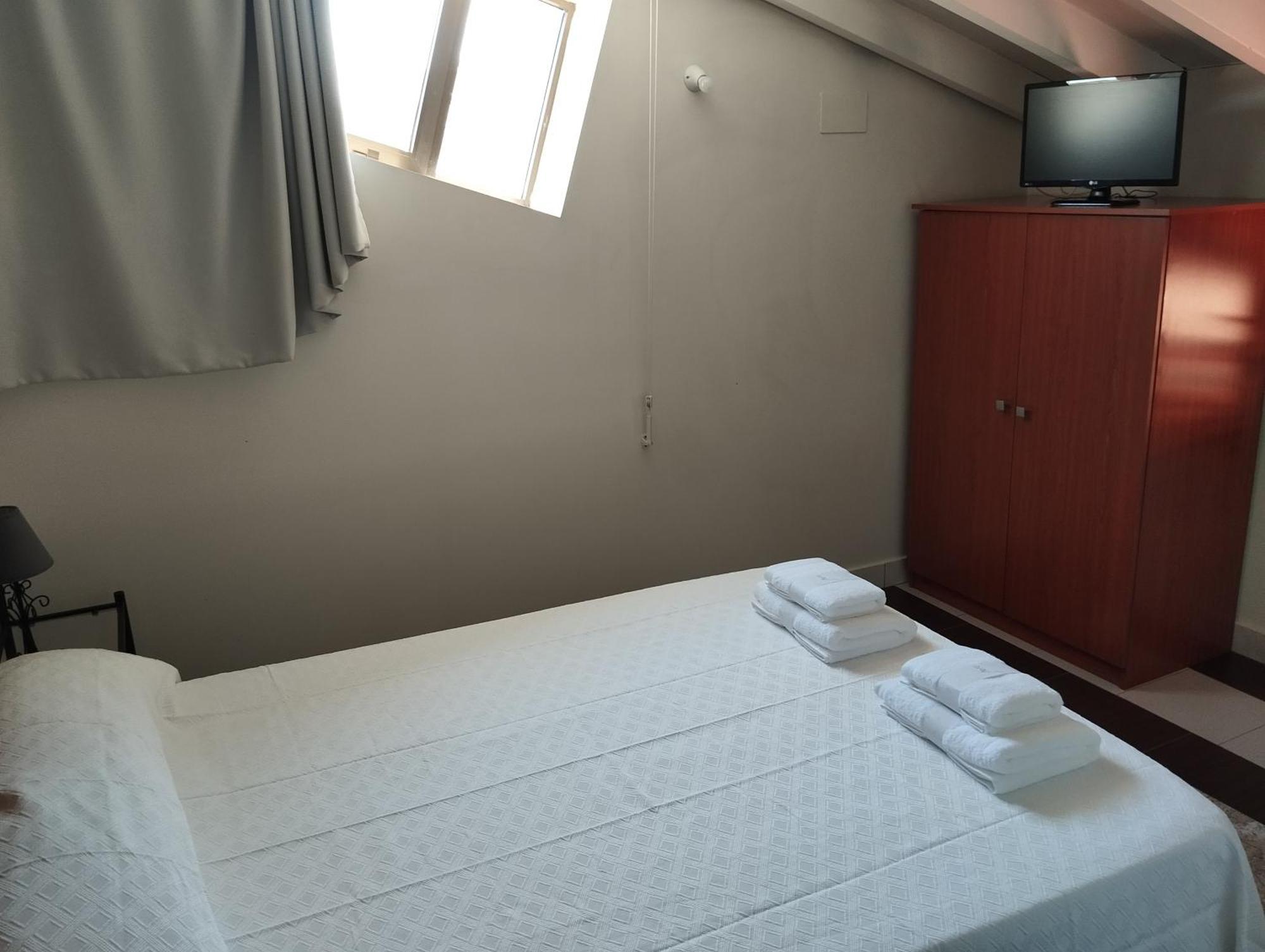 Hostal Bordillas Pomaluengo ภายนอก รูปภาพ