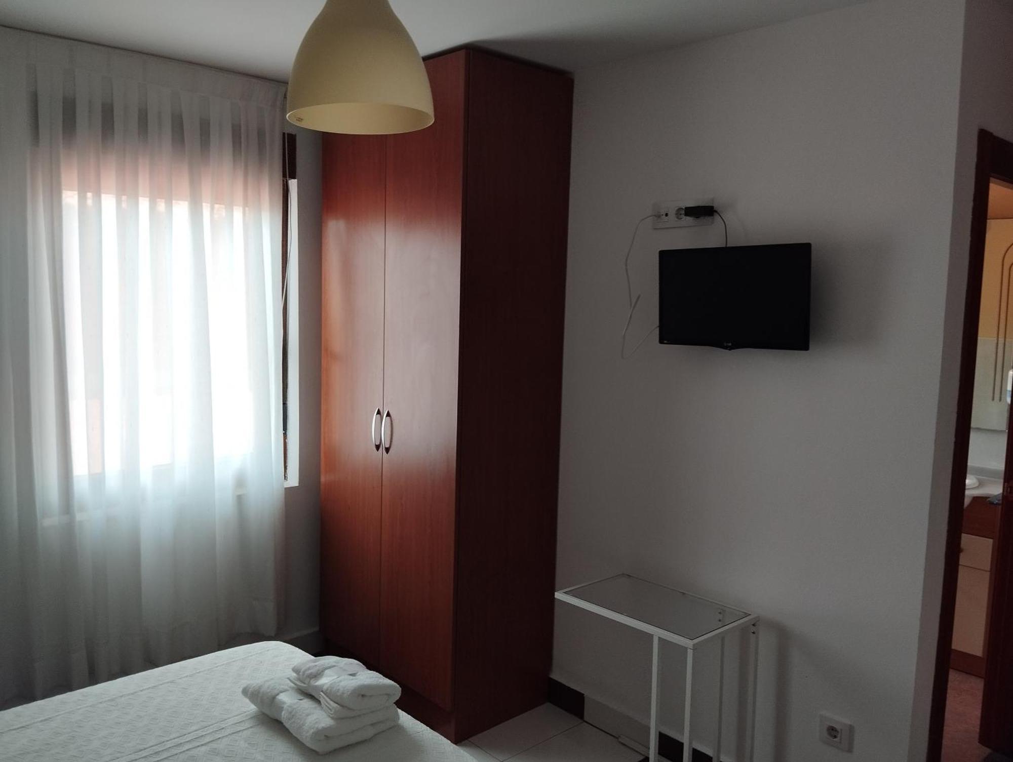 Hostal Bordillas Pomaluengo ภายนอก รูปภาพ