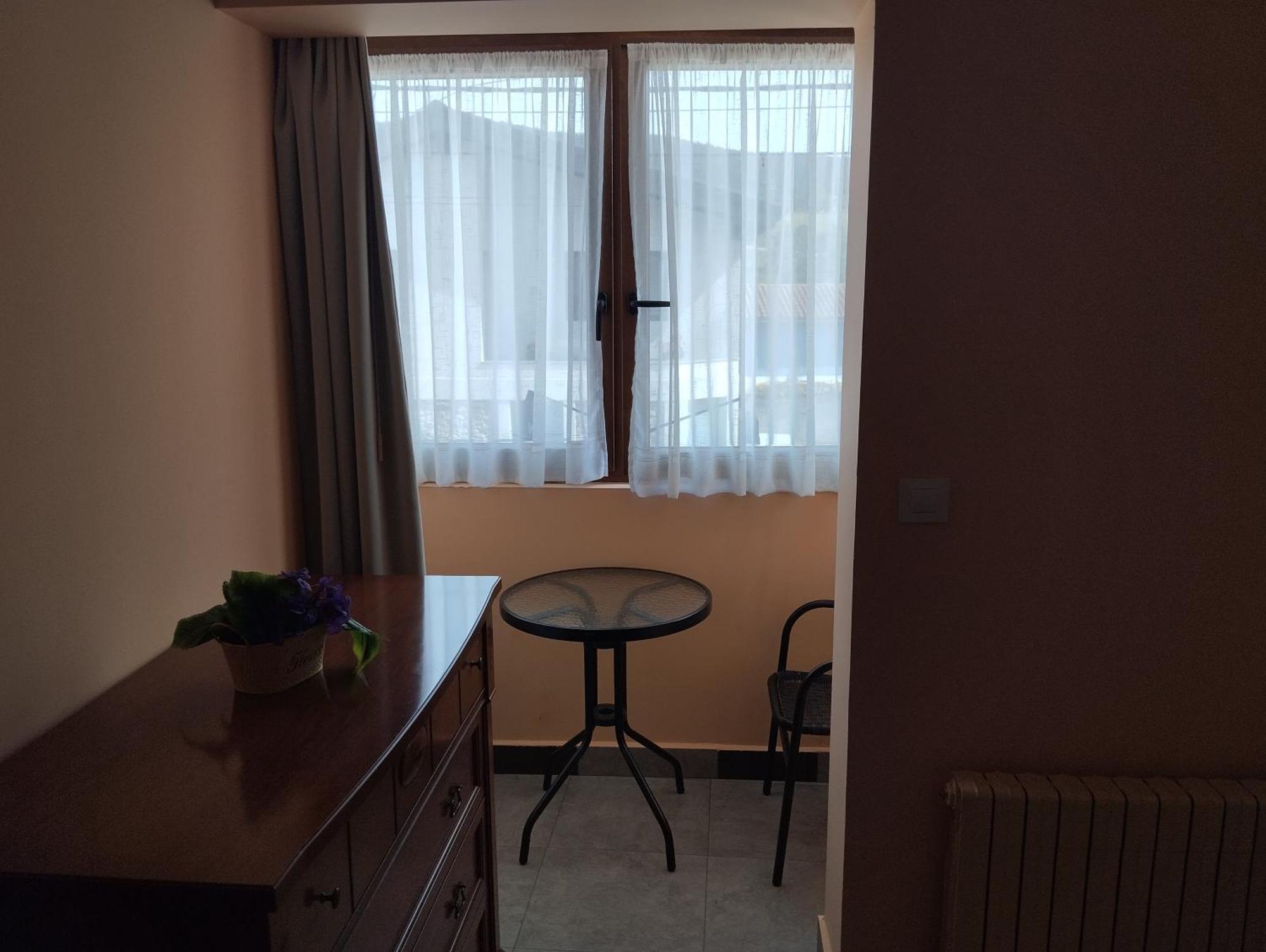 Hostal Bordillas Pomaluengo ภายนอก รูปภาพ