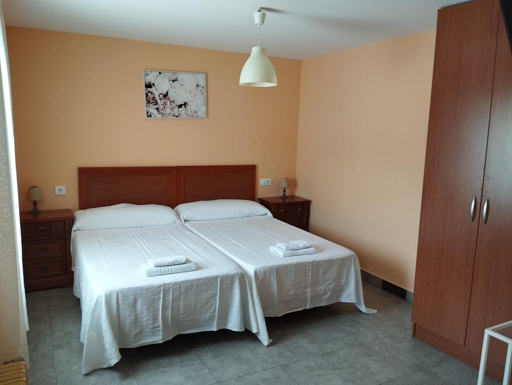 Hostal Bordillas Pomaluengo ภายนอก รูปภาพ