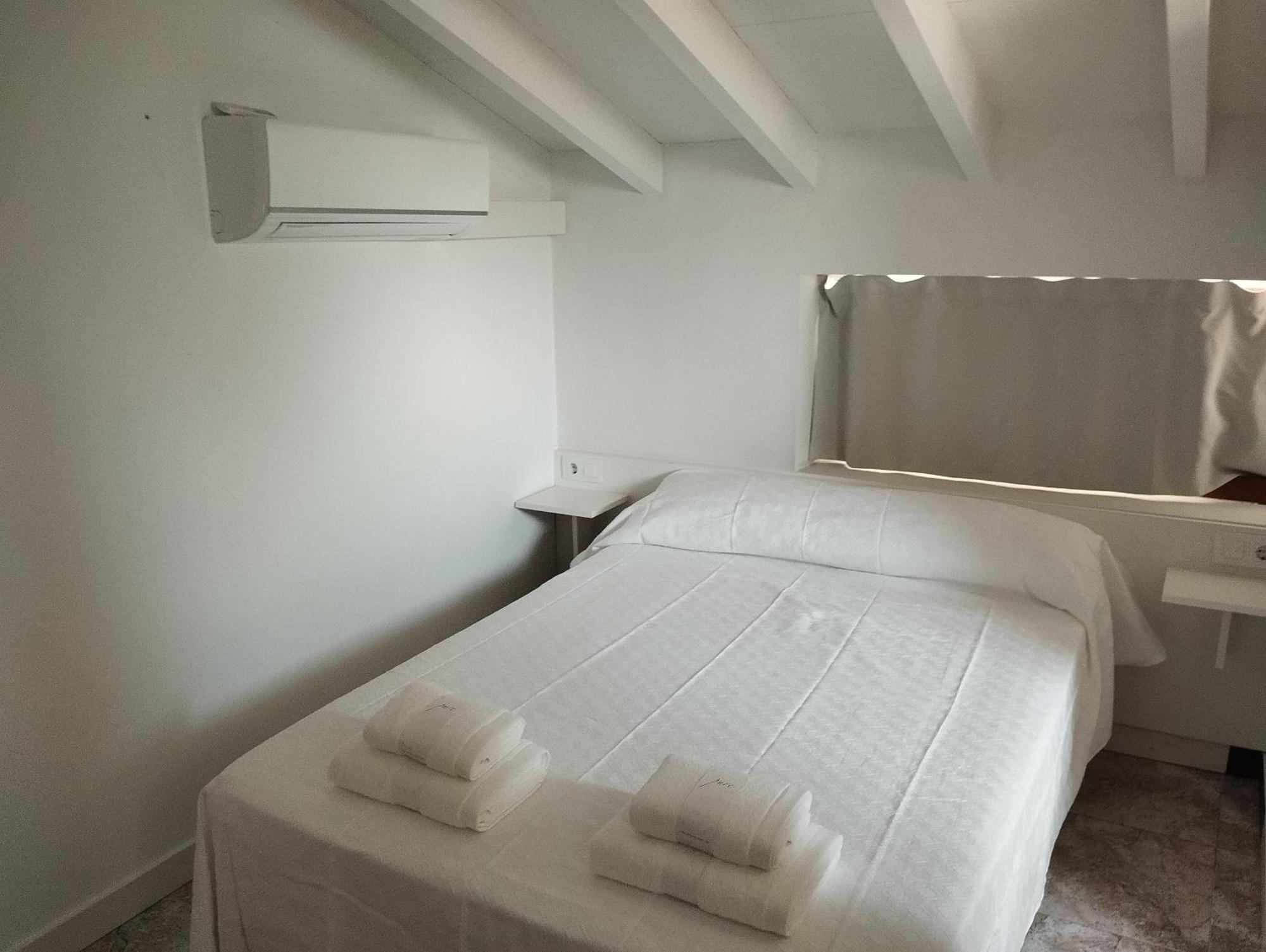 Hostal Bordillas Pomaluengo ภายนอก รูปภาพ